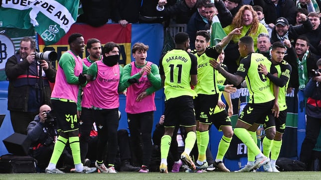 Dmitrovic resucita al Betis