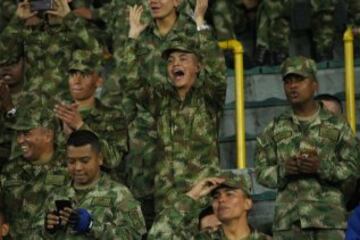 Soldados del Ejército también disfrutaron del partidazo entre Millonarios y Junior