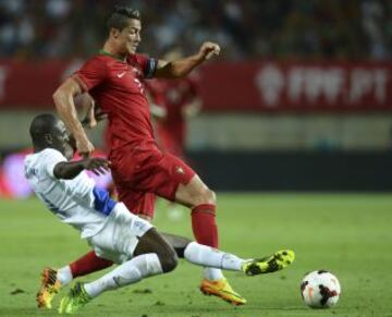 Partido Portugal - Holanda. Cristiano Ronaldo y Bruno Martins.