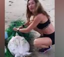Gisele Bündchen rescata a una tortuga atrapada en la playa