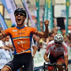 Juan Ayuso, perla del ciclismo español, firma con el UAE