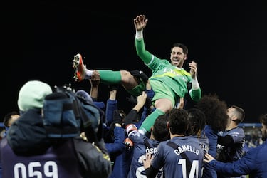 Paró en dos ocasiones el penalti de Miguel de la Fuente en el añadido y salvó los tres puntos que dejan al Rayo en puestos europeos. El guardameta, que sumó su cuarta portería a cero de la temporada, tiene el mayor porcentaje de paradas de Primera. Ya es San Augusto de Vallecas.