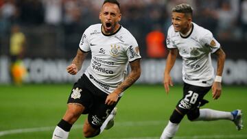 Soccer Football - Copa Libertadores - Group E - Corinthians v Boca Juniors - Arena Corinthians, Sao Paulo, Brazil - April 26, 2022 Corinthians' Maycon celebrates scoring their first goal with Adson REUTERS/Amanda Perobelli