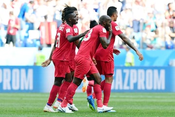 El defensa panameño Felipe Baloy hizo historia en el fútbol panameño al anotar el primer gol de Panamá en un mundial. El tanto valió para maquillar el resultado final.