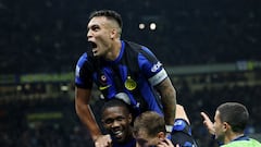 Soccer Football - Serie A - Inter Milan v AS Roma - San Siro, Milan, Italy - October 29, 2023 Inter Milan's Marcus Thuram celebrates scoring their first goal with Lautaro Martinez and Nicolo Barella REUTERS/Claudia Greco