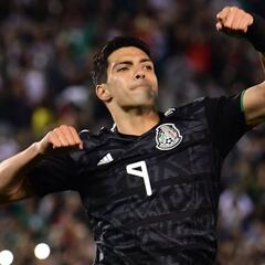 Tata Martino debuts as Mexico's coach with a 3-1 win over Chile