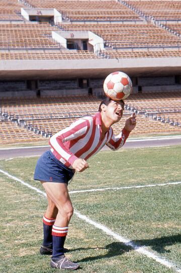 El famoso "bigotón" Jasso defendió la camiseta rojiblanca de 1945 a 1966, anotando 47 goles.