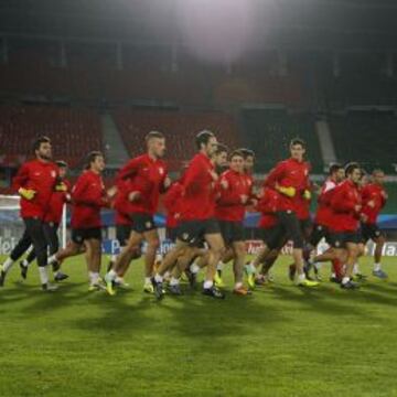 Simeone dirigió durante una hora y media el entrenamiento del equipo en el Ernst Happel.