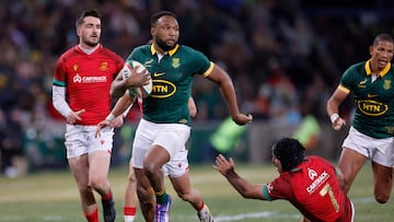South Africa's outside centre Lukhanyo Am (2nd L) runs with the ball during the International rugby union match between South Africa and Portugal at the Toyota Stadium in Bloemfontein on July 20, 2024. (Photo by Phill Magakoe / AFP)