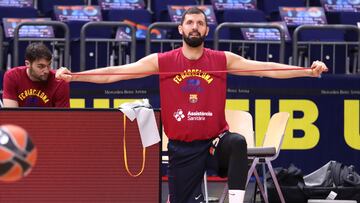 Nikola Mirotic calienta antes del partido de la Euroliga en Berlín ante el Alba el pasado 1 de diciembre.