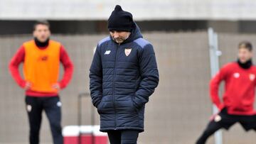 Sampaoli, t&eacute;cnico del Sevilla, durante un entrenamiento del equipo hispalense