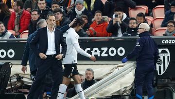Otro drama para el Valencia: Cavani se lesiona