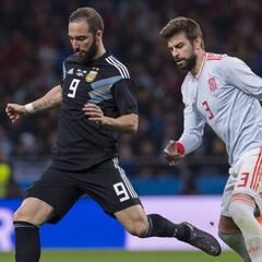 Piqué pasó de ser pitado a coreado cuando fue sustituido