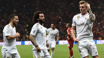 Hazard, Marcelo y Kroos celebran el 0-1 en el Ali Sami Yen.