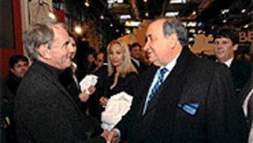 <B>GIL ACUDIÓ A FITUR</b>. El presidente rompió su promesa de no hablar: El Atlético va bien y está mentalizado. Además, contra el Barcelona siempre se crece.