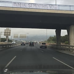 El malaguismo expresa su indignación a través de pancartas