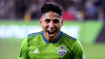 El peruano pasó de evitar el descenso en su paso por el fútbol mexicano, a levantar el título de la MLS con Seattle Sounders, en un duelo en el que marcó el último gol.