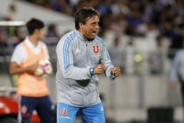 Futbol, Universidad de Chile vs Union Espaola
Septima fecha, campeonato de Clausura 2016/17
El entrenador de  Universidad de Chile, Angel Guillermo Hoyos, da intrusiones  a sus jugadores durante el partido de primera division contra Union Espaola disputado en el estadio Nacional de Santiago, Chile.
19/03/2017
Javier Torres/Photosport
*************

Football, Universidad de Chile vs Union Espaola
7th date, Clousure Championship 2016/17
Universidad de Chile's manager Angel Guillermo Hoyos instructs his players during the first division football match against Union Espaola at the Nacional stadium in Santiago, Chile.
19/03/2017
Javier Torres/Photosport