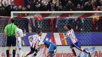 Tiago celebra el gol del Atlético.