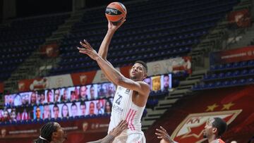 BELGRADE, SERBIA - NOVEMBER 13: Walter Tavares, #22 of Real Madrid competes with Emanuel Terry, #33 of Crvena Zvezda mts Belgrade during the 2020/2021 Turkish Airlines EuroLeague Regular Season Round 8 match between Crvena Zvezda mts Belgrade and Real Madrid at Aleksandar Nikolic Hall on November 13, 2020 in Belgrade, . (Photo by Marko Metlas/Euroleague Basketball via Getty Images)
