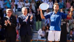 Stan Wawrinka posa con el trofeo de subcampe&oacute;n del Mutua Madrid Open de 2013.