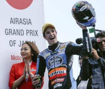 Álex Márquez celebrando su victoria en la carrera de Moto3 del Gran Premio de Japón en el circuito de Motegi