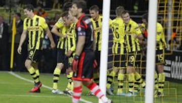 Los jugadores del Dortmund celebran uno de los goles que le dieron la victoria.