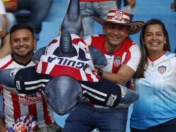 La hinchada del Junior lleg&oacute; al estadio Metropolitano de Barranquilla para acompa&ntilde;ar al equipo.