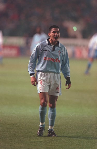 Central implacable. Apenas cometía errores y era elegante en la salida de balón. Llegó al Celta después de triunfar en Zaragoza y Valencia y se mantuvo como gran baluarte de la retaguardia olívica durante seis campañas (1998-2004). En ese tiempo conquistó la Intertoto, disputó la Champions y fue subcampeón de Copa. Se marchó tras un fatídico descenso a Segunda.
