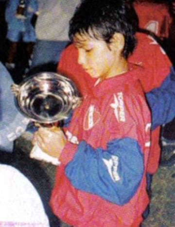 El argentino Sergio Agüero creció en Independiente y, desde pequeño, ganó trofeos de goleador.