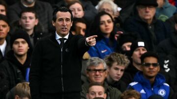 Aston Villa's Spanish head coach Unai Emery shouts instructions to the players from the touchline during the English Premier League football match between Chelsea and Aston Villa at Stamford Bridge in London on December 1, 2024. (Photo by Glyn KIRK / AFP) / RESTRICTED TO EDITORIAL USE. No use with unauthorized audio, video, data, fixture lists, club/league logos or 'live' services. Online in-match use limited to 120 images. An additional 40 images may be used in extra time. No video emulation. Social media in-match use limited to 120 images. An additional 40 images may be used in extra time. No use in betting publications, games or single club/league/player publications. /