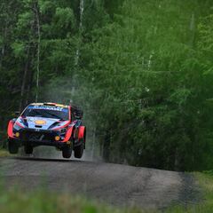 Thierry Neuville, primer líder en Finlandia