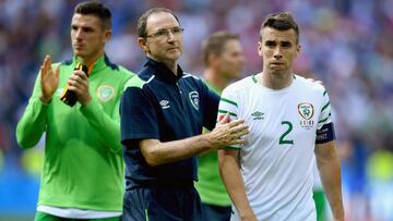 O'Neill consuela a sus jugadores.