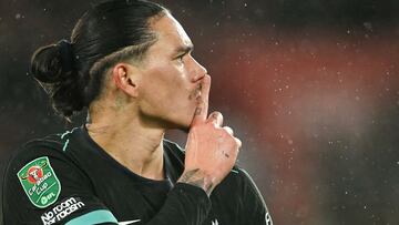 Darwin Núñez celebra el primer gol del partido.