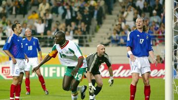 Gol de Bouba Diop. Senegal gan¨® a una campeona del mundo.