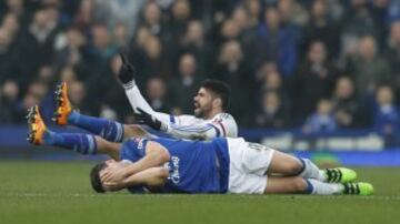 Diego Costa la lía al morder a un rival y escupir al árbitro en el Everton-Chelsea de la FA Cup.