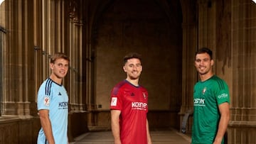 Unai García, Barja y Pablo Ibáñez posan en La Catedral de Pamplona.