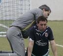 Cazorla da síntomas de recuperación y vuelve a tocar balón