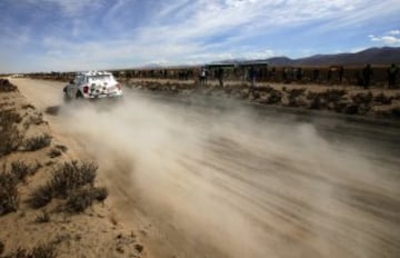 Sexta etapa, Uyuni-Uyuni. El español Nani Roma del equipo Mini.