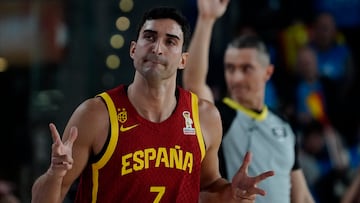 Jaime Fernández, base de la Selección, celebra un triple ante Ucrania en Oviedo.