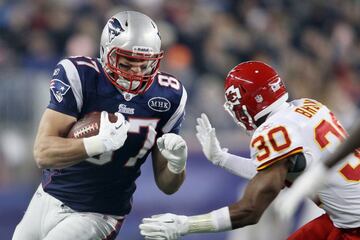 En 2011 impuso récord de más recepciones de touchdown para un TE y consiguió su primer llamado al All-Pro ─en 2014, 2015 y 2017 repitió nombramiento.