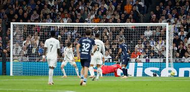 Moriba recibe en la frontal, abre a la izquierda para Bryan Zaragoza que encara y centra. Williot, que se aprovecha del centro en la zona del punto de penalti, remata de tacón y de primeras, colocando el balón raso y al segundo palo de Courtois.