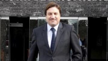 José Sepulcre negocia la concesión de un préstamo.