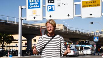 Dolberg, a su llegada a Sevilla.