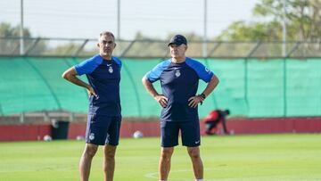 Toni Amor y Javier Aguirre en un entrenamiento