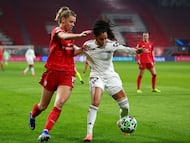 Soccer Football - Women's Champions League - FC Twente v Real Madrid - Grolsch Veste, Enschede, Netherlands - December 17, 2025 Real Madrid's Yasmim in action with FC Twente's Eva Elberink REUTERS/Piroschka Van De Wouw