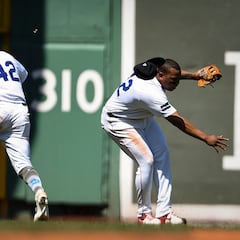 Tyler O’Neill de los Red Sox termina ensangrentado después de chocar con Rafael Devers