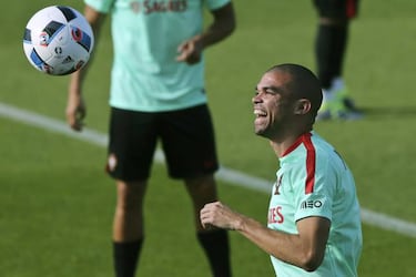 Cristiano and Pepe join up with the Portugal squad after rest
