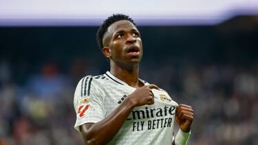 Vinicius celebra uno de sus goles a Osasuna.