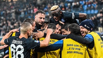 Napoli's Nigerian forward Victor Osimhen (Top R) and teammates celebrate after Napoli scored their second goal during the Italian Serie A football match between Sampdoria and Napoli on January 8, 2023 at the Luigi-Ferraris stadium in Genoa. (Photo by Andreas SOLARO / AFP)